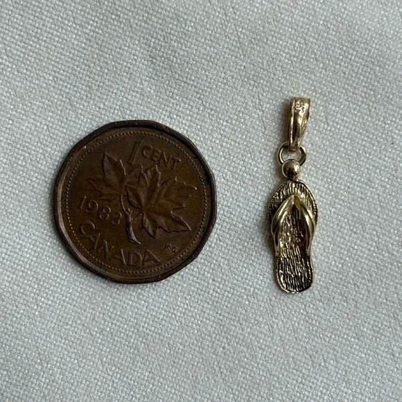 14k Gold Flip Flop Sandal Pendant / Charm - Picture 6 of 6
